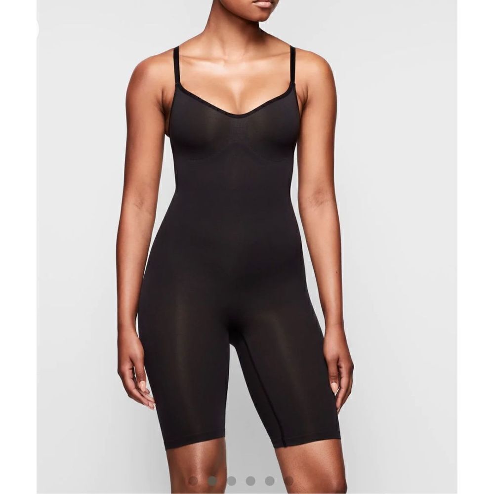 SKIMS SCULPTING BODYSUIT MID THIGH W. OPEN GUSSET Onyx Size S/M NIB